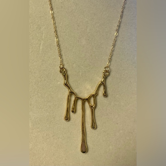 💛 Golden Lava Droplet Pendant Necklace - Picture 2 of 10